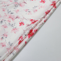 Conception classique tissé 97% Polyester 3% Spandex motifs de fleurs blanches Satin soie imprimé tissu pour vêtement