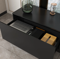 Meuble TV en bois noir à profil bas, console multimédia longue avec compartiment ouvert et armoires de rangement latérales, meuble TV pour salon