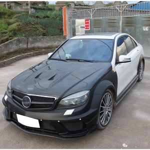 ชุดแต่งคาร์บอนไฟเบอร์แบบเปียกสำหรับรถเบนซ์ C-class Black Series ปี 2012-2014 รุ่น C63 ประกอบด้วยกันชนหน้า-หลัง ฝากระโปรงหน้า สภาพใหม่ - Product Image 4