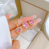 KISSWIFE Ensemble en Cuivre Plaqué Or avec Zircons, Collier et Boucles d'Oreilles Fleur Papillon en Acier Inoxydable pour Femme