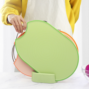 Juego de 3 Tablas de Cortar de Plástico Libres de BPA con Mango de Acero Inoxidable, Tablas de Cocina con Base de Almacenamiento - Product Image 2