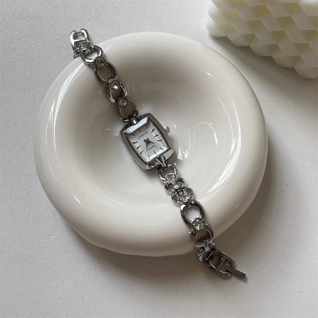 Alloy Band Elegant Luxury Quartz Women's Watch with Square Minimalist Dial Popular Fashion