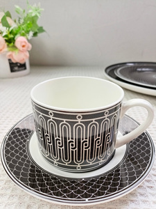 Nuevo Producto: Juego de 4 Platos de Porcelana de Lujo con Diseño Europeo Negro para Decoración de Comedor - Product Image 3