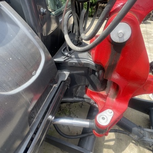 Miniexcavadora Usada YANMAR ViO55-6B de 5.5 Toneladas con Giro Cero y Orugas Hidráulicas - Product Image 5