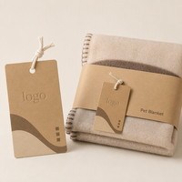Individuell bedruckte Haustierdecke in Sondergröße, Einzelhandelsbranding, 400 g/m² strukturiertes Kartonpapier, blindgeprägtes Logo, Baumwollschnur-Papieranhänger