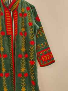 เสื้อโค้ทกำมะหยี่ยาว ปักลายซูซานี ทำมือ ลายดอกไม้ชนเผ่า เสื้อโค้ทยาวสไตล์โบฮีเมียน เสื้อแจ็คเก็ตสไตล์ชาติพันธุ์สำหรับผู้หญิง - Product Image 5