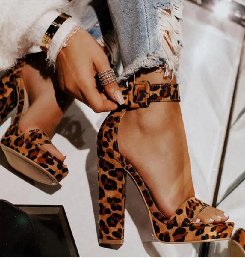 Zapatos de vestir con estampado de leopardo para mujer, sandalias sexys de gladiador de moda con plataforma y tacón grueso con correa en el tobillo, 2022