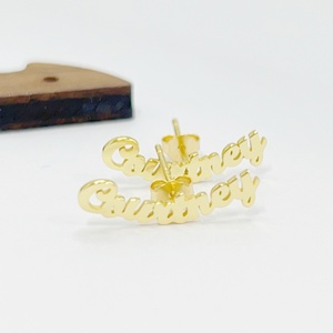 <span class=keywords><strong>Boucle</strong></span> <span class=keywords><strong>d</strong></span>'<span class=keywords><strong>oreille</strong></span> personnalisée tendance en argent sterling 925 plaqué or 14 carats, <span class=keywords><strong>boucle</strong></span> <span class=keywords><strong>d</strong></span>'<span class=keywords><strong>oreille</strong></span> avec initiale, bijoux personnalisés avec nom - Product Image 4