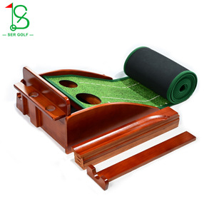 Tapete de Práctica de Golf para Interiores con Riel de Retorno de Pelotas de Madera Sólida para Entrenamiento de Golf - Product Image 1