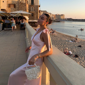 Derin V boyun yay askıları ile zarif pembe saten Maxi elbise aç geri kolsuz Slim Fit Flowy resmi durum elbise - Product Image 3