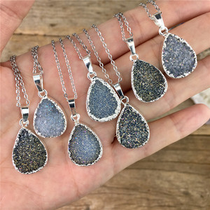 Collier en pierres druzy naturelles brutes de conception originale LS-A2682 pour femmes, pendentif en cristal, chaîne en or, magnifique collier druzy - Product Image 2