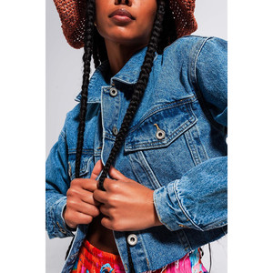 Veste en jean courte à ourlet brut en denim délavé moyen - Product Image 4