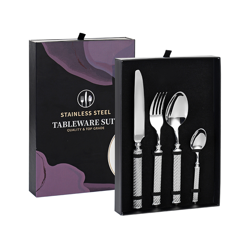 Juego de cubiertos de plata