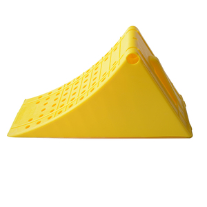 Cales de roue antidérapantes en plastique pour stabiliser les véhicules stationnés, pour camions - Product Image 3