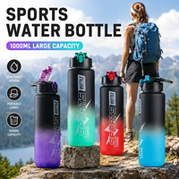 Bouteille d'eau sport portable en plastique à dégradé de couleurs créatives pour l'été avec sangle, à boire directement, idéale pour les voyages