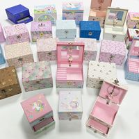 Boîte en carton personnalisée avec laminage mat miroir et gaufrage pour l'emballage d'un ensemble de jeu de maquillage pour filles