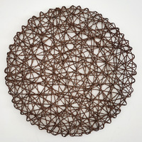 Décor de table évider métallisé or chargeur assiettes tapis vinyle tissé rond PVC napperons pour la réception de mariage de vacances