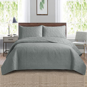 Cubrecama Acolchado de Color Sólido, Juego de Ropa de <span class=keywords><strong>Cama</strong></span> de 3 Piezas, Cubrecama Reversible Lavable con Relieve Ultrasónico - Product Image 1