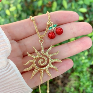 BD-B9341 Collares de Moda con Colgante de Rayos de Sol y Cereza, Joyería de Lujo en Oro, Collar de Moda de Gran Venta para Mujer, Uso Diario - Product Image 5