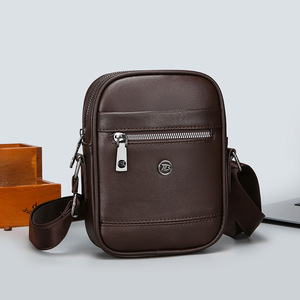 Nouveau sac messager bandoulière de style vintage pour hommes, en PU de qualité, mini sac carré décontracté avec logo décoratif pour usage quotidien - Product Image 3