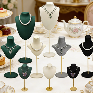 Expositor de Joyería de Terciopelo de Alta Calidad con Soporte Metálico para Collares, Colgantes y Pendientes - Product Image 4