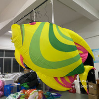 Ballon de poisson tropical gonflable suspendu avec éclairage