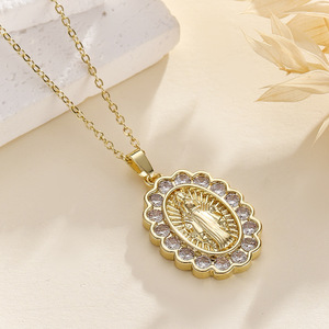 Collier avec pendentif religieux catholique représentant la Vierge Marie, zircon CZ, laiton, charme Vierge de Guadalupe - Product Image 5
