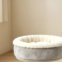 Arbre à chat moderne en sisal et carton, griffoir durable et écologique pour usage intérieur
