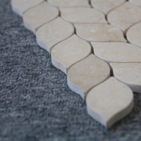 Nouvelle mosaïque en marbre à motif de feuilles beiges pour crédence de cuisine