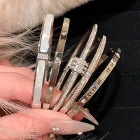 Bracelet de créateur en acier inoxydable plaqué or 18 carats, étanche, motif cœur et trèfle, style clou à visser, tendance
