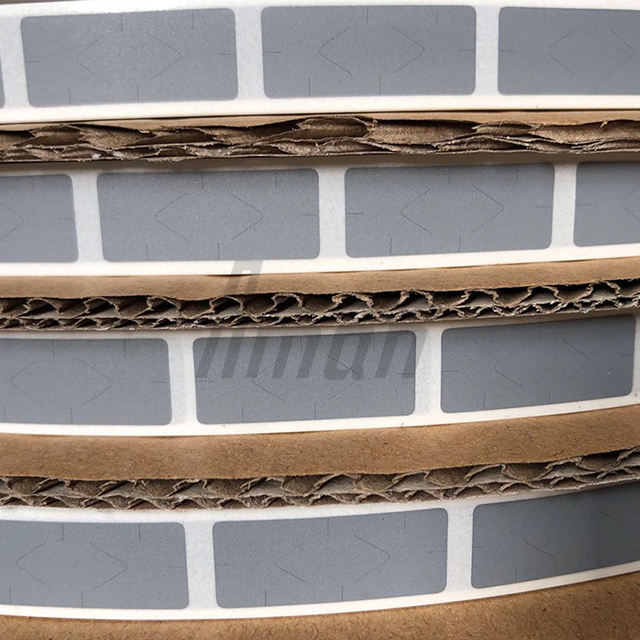 สีเทาเข้ม