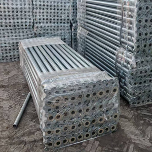 Échafaudage télescopique durable avec vérin de soutènement et vérin d'acier, conçu pour un accès flexible en hauteur pour les travaux de construction - Product Image 4