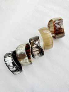 Bracelets authentiques en corne de buffle, artisanat naturel, bijoux faits à la main, conçus pour les femmes recherchant des accessoires durables - Product Image 3