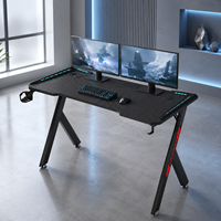 Bureau de jeu AOR RGB LED en fibre de carbone, structure en métal en forme de Z, table de jeu PC avec porte-gobelet et crochet pour casque, vente en gros d'usine