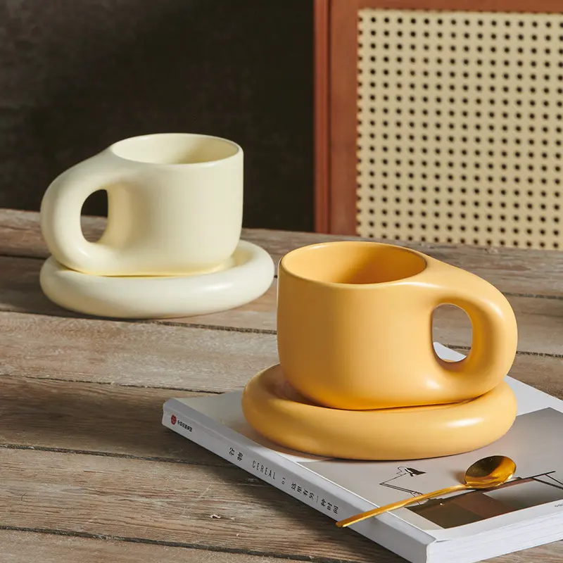 Prezzo all'ingrosso tazza da tè in porcellana tazza da tè in ceramica e piattino Set tazza da caffè Set tazza e piattino in ceramica