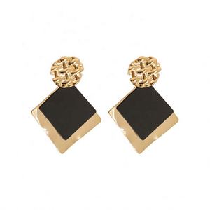 Pendientes Geométricos Cuadrados Negros Chapados en Oro, Pendientes Colgantes de Metal con Lentejuelas Geométricas Negras, Estilo Coreano de Moda - Product Image 5