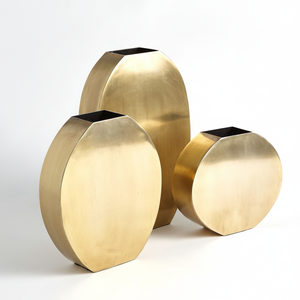 Vase à fleur en aluminium rustique avec forme traditionnelle et patine de surface vintage pour les amateurs de décoration antique et les expositions thématiques - Product Image 1