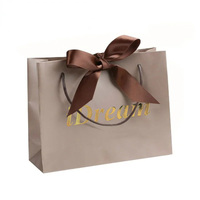 Sac cadeau mini de luxe en papier d'art durable et écologique, avec poignée en ruban, imperméable, recyclable, avec logos imprimés par laminage