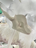 Sculpture en papier licorne lumineuse éthérée - Centre de table visuel 3D unique pour espaces commerciaux haut de gamme et activités de marque