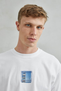 Camiseta Blanca Unisex Extra Grande 100% Algodón Talla S, Diseño Imperio Shop Lestel Ferit con Arquitectura de Barcelona, Estilo Femenino - Product Image 2