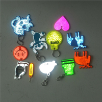 Porte-clés réfléchissants en PVC personnalisés, de style varié, écologiques, en acrylique souple, avec pendentif, cadeaux promotionnels