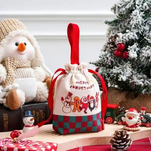 Bolsas de Regalo Navideñas con Frutas y Dulces para Niños, Empacadas a Mano en Cajas Pequeñas con Diseño de Manzana - Product Image 4