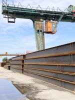 Acier profilé en H laminé à chaud, longueur personnalisée 6-12m, épaisseur de la voûte 6-13mm, acier de construction soudé pour entrepôt, atelier, pont