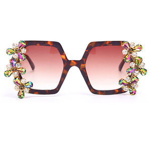 Mode Diamant <span class=keywords><strong>Lunettes</strong></span> De Soleil Femmes 2020 <span class=keywords><strong>Vintage</strong></span> Carré Coloré <span class=keywords><strong>Lunettes</strong></span> de soleil Dégradé Luxe Punk <span class=keywords><strong>Lunettes</strong></span> UV400 - Product Image 4