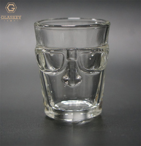 Verre à shot créatif 3D en forme de visage avec nez et lunettes, verre à spiritueux artistique transparent de 75 ml pour Tequila Whisky Rhum - Product Image 1