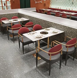 Tavoli e sedie del ristorante della sedia da pranzo dell'hotel della struttura di legno