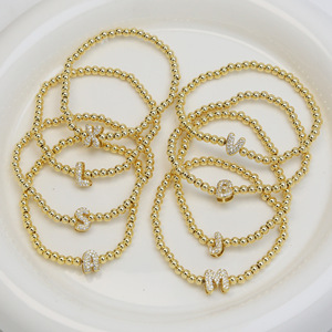 Venta al por mayor de pulseras populares de moda de latón con letras de circón incrustadas DIY letras encantos pulsera de cuentas de cuerda elástica para mujer joyería - Product Image 3