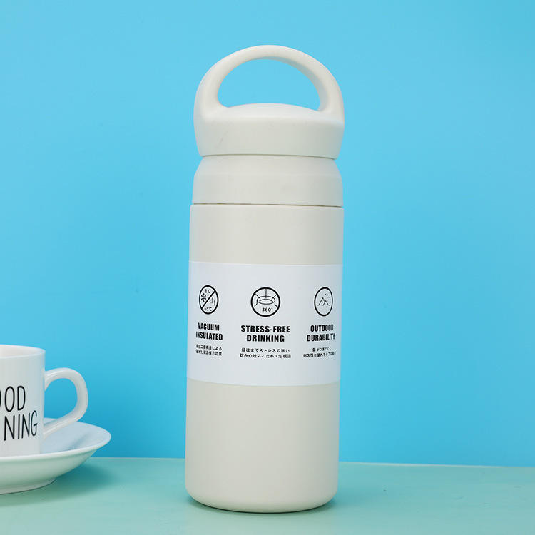 กระเป๋าถือสีขาว