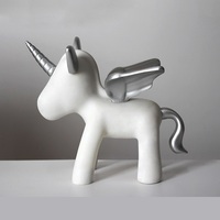 Figurine d'unicorn ailé en résine blanche, statue d'alicorne, cheval magique arc-en-ciel pastel, objet de collection, ornement de bureau, cadeau pour filles, vente en gros