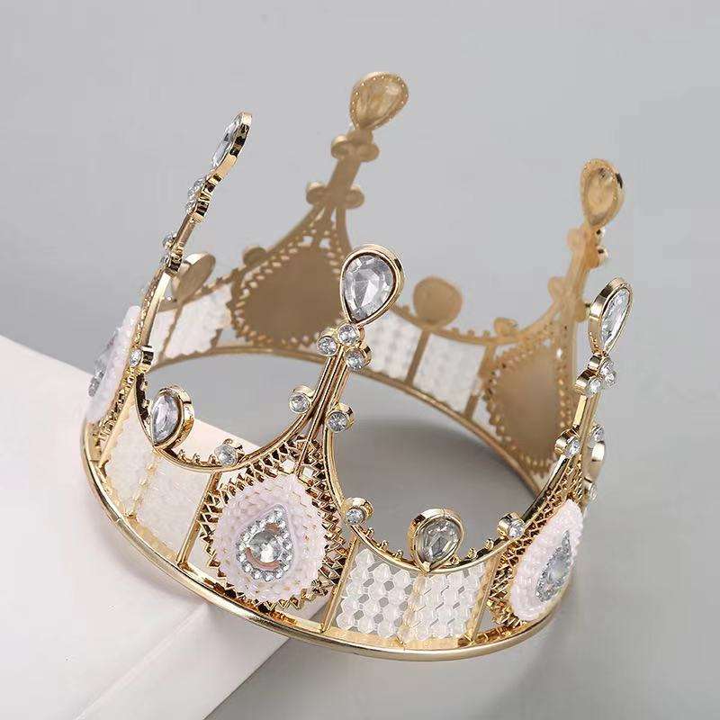 1 plastic large upright crown